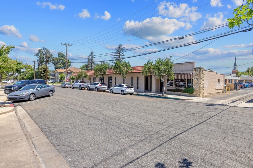 210 N Floral St, Visalia, CA for sale - Building Photo - Image 2 of 43