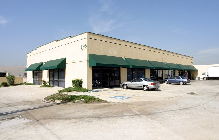895 S East St, Anaheim, CA à louer - Photo du bâtiment - Image 2 de 17
