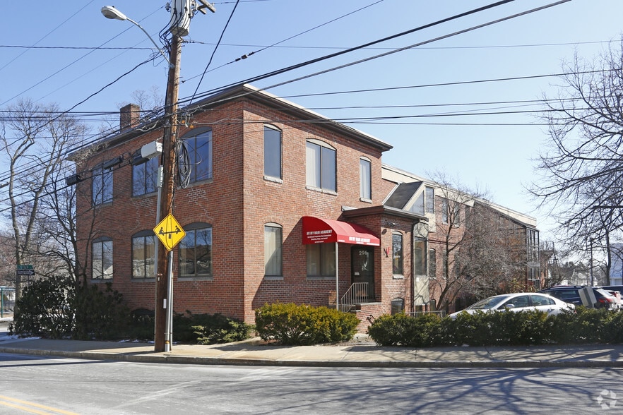 296 Newton St, Waltham, MA for lease - Primary Photo - Image 1 of 9