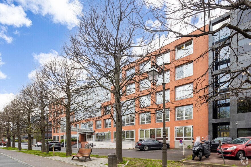 Bureau dans Suresnes à louer - Photo du bâtiment - Image 3 de 8