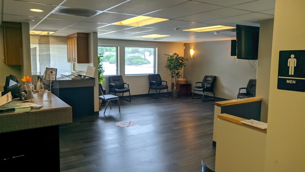 61 W Davies Ave N, Littleton, CO for sale - Interior Photo - Image 3 of 4