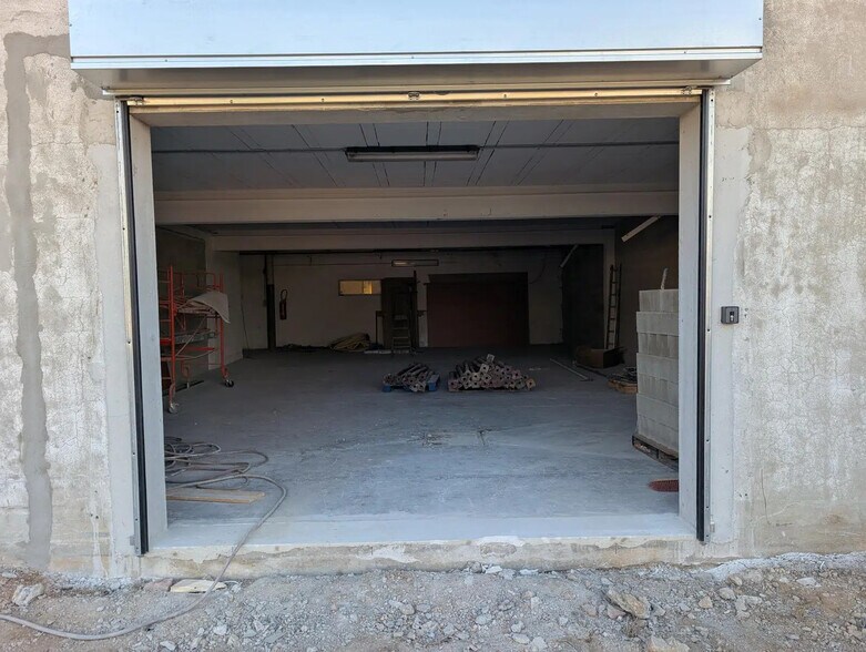 Industriel dans Vitrolles à louer - Photo intérieure - Image 2 de 3