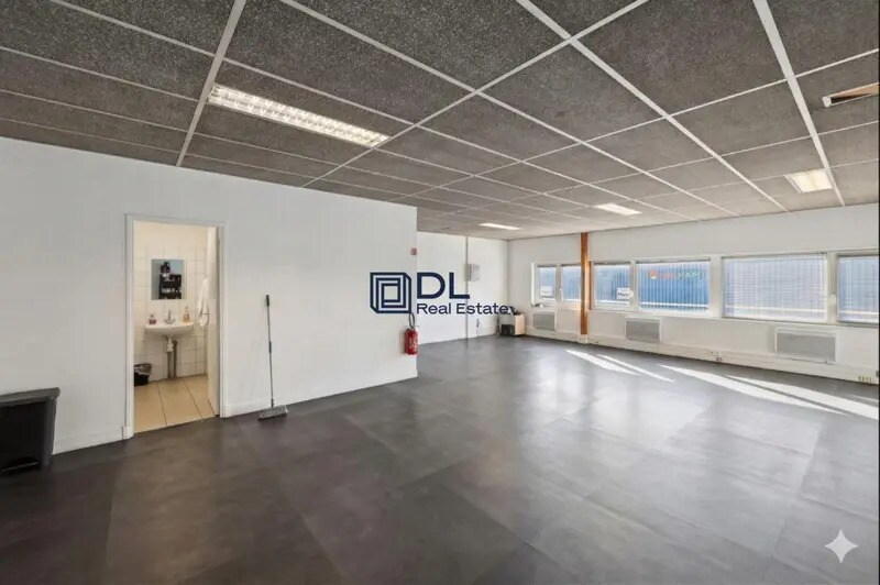 Industrial in Boissy-Saint-Léger for sale - Interior Photo - Image 3 of 3