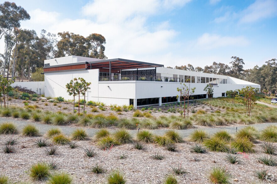 10225 Willow Creek Rd, San Diego, CA à vendre - Photo du bâtiment - Image 3 de 31
