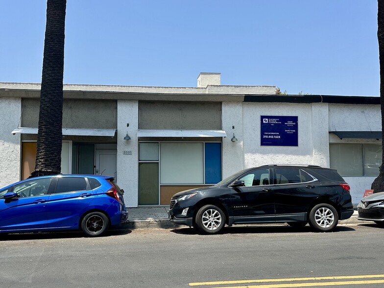 5301 Rosewood Ave, Los Angeles, CA for lease - Building Photo - Image 3 of 21