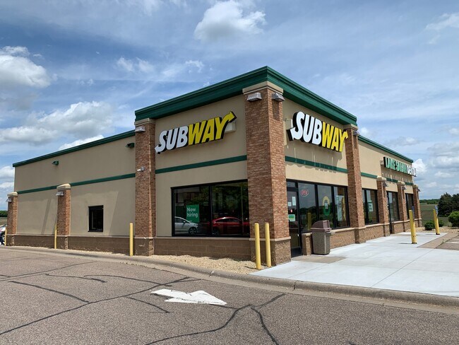 Plus de détails pour 7500 Highway 55, Greenfield, MN - Commerce de détail à vendre