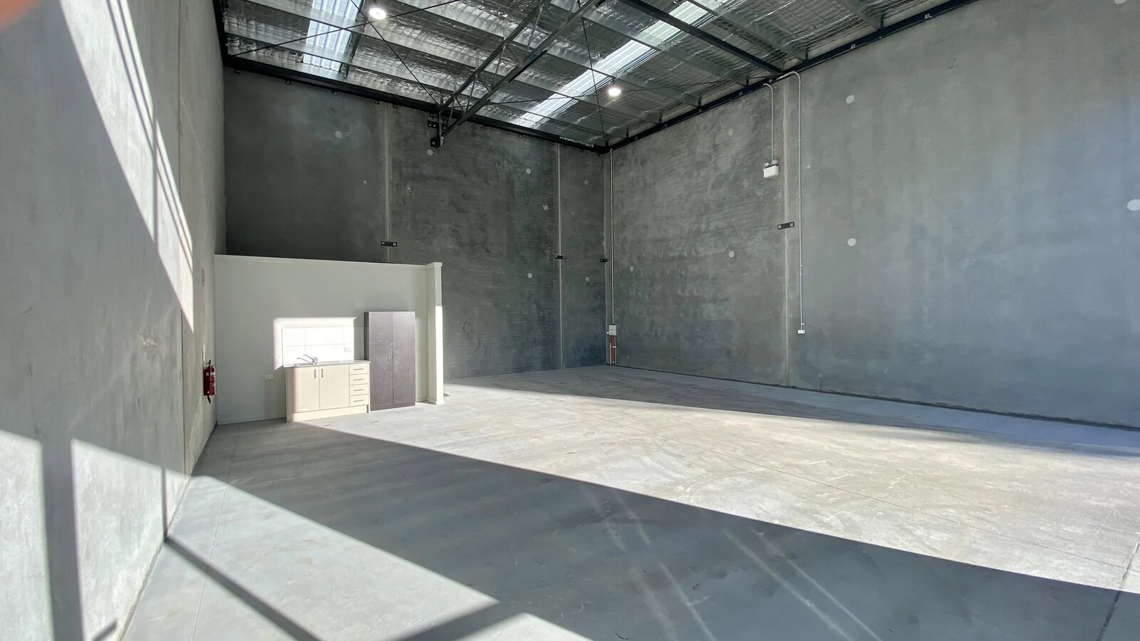 31B Amsterdam Cct, Wyong, NSW 2259 - Unité 2 -  - Photo intérieure - Image 1 of 2