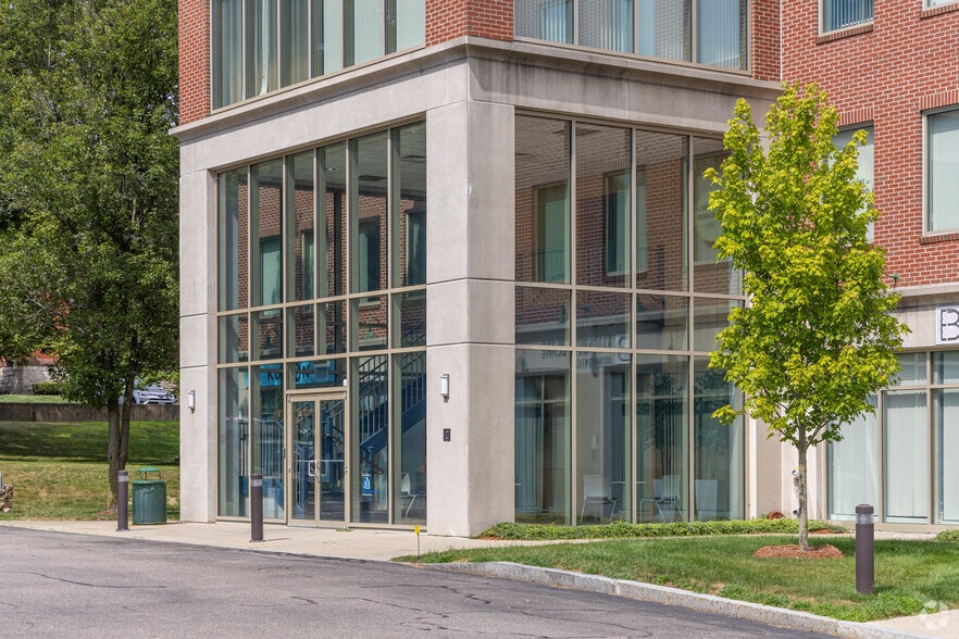 77 Main St, Hopkinton, MA for lease - Building Photo - Image 3 of 4