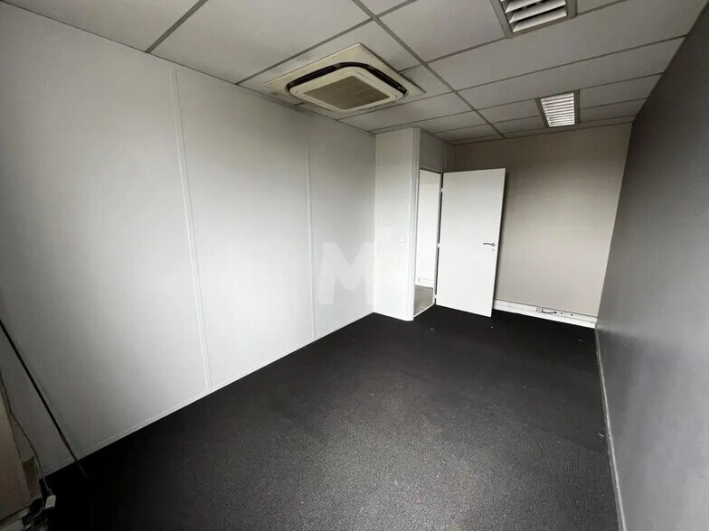 Office in Viry-Châtillon for lease - Interior Photo - Image 3 of 17