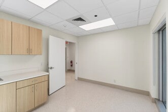 880 NW 13th St, Boca Raton, FL for lease Interior Photo- Image 2 of 16