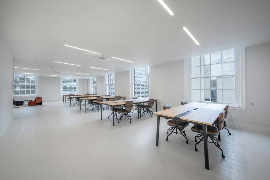 20 Hammersmith Broa, London for lease - Building Photo - Image 2 of 20