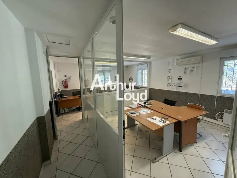 Flex in Le Muy for lease - Interior Photo - Image 2 of 4