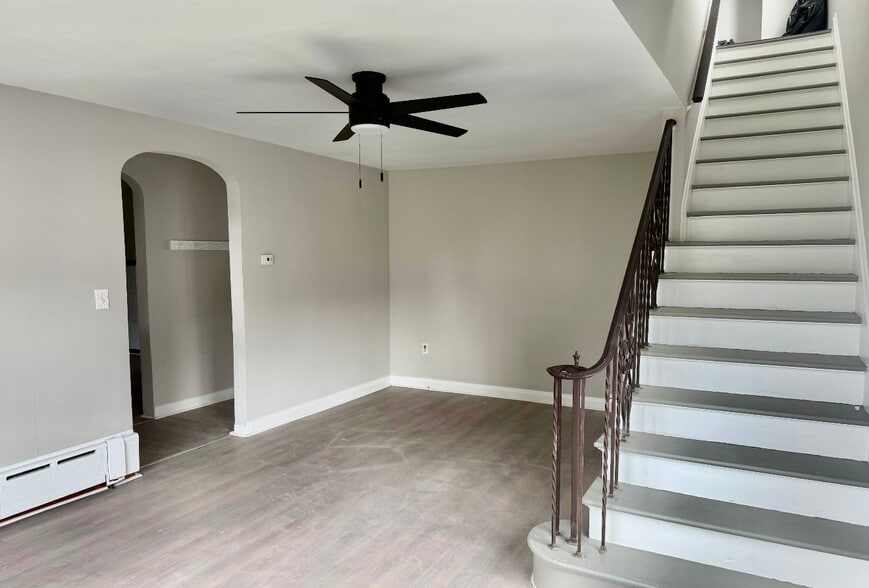 288 Main St, Pittston, PA for sale - Interior Photo - Image 3 of 9