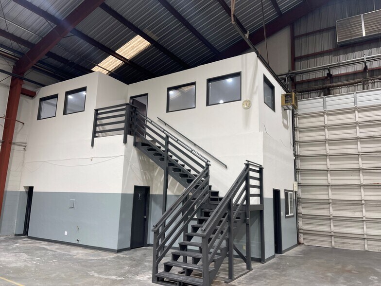 2135 W 15th St, Long Beach, CA à louer - Photo intérieure - Image 3 de 6