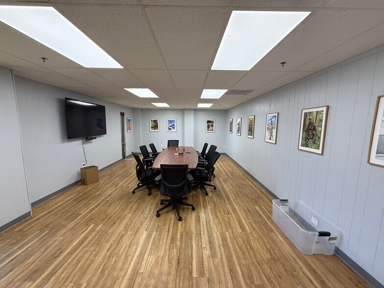 2100 Commerce Dr, Cayce, SC à louer - Photo du bâtiment - Image 2 de 9