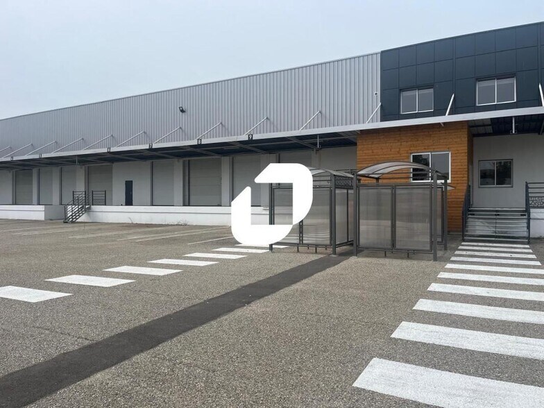 Flex in Corbas for lease - Building Photo - Image 1 of 17