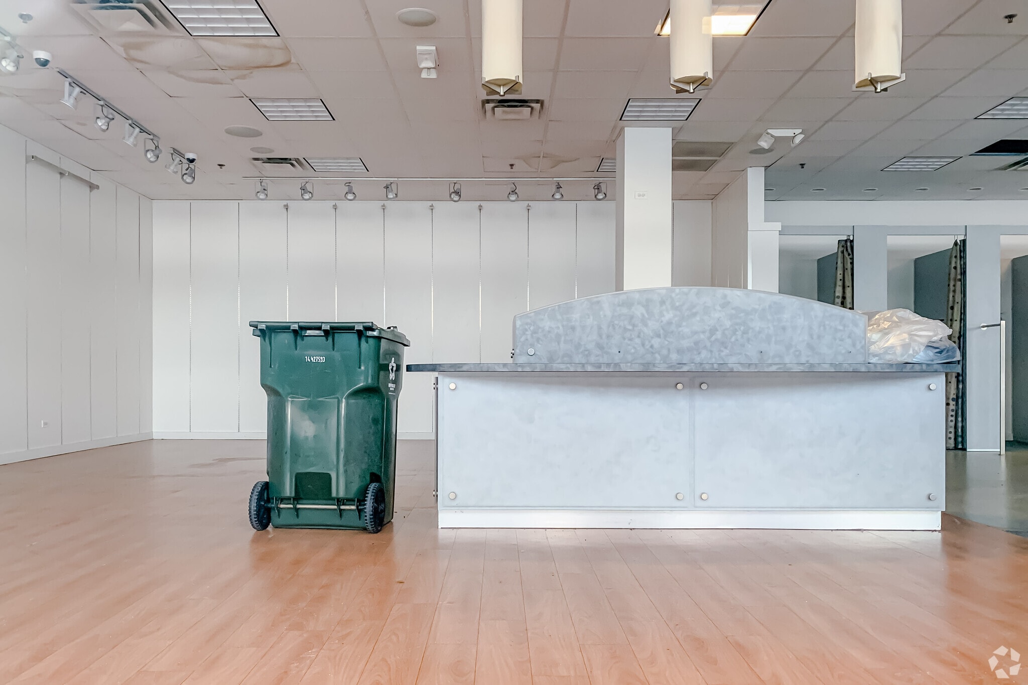 601 N Martingale Rd, Schaumburg, IL for lease Interior Photo- Image 1 of 1