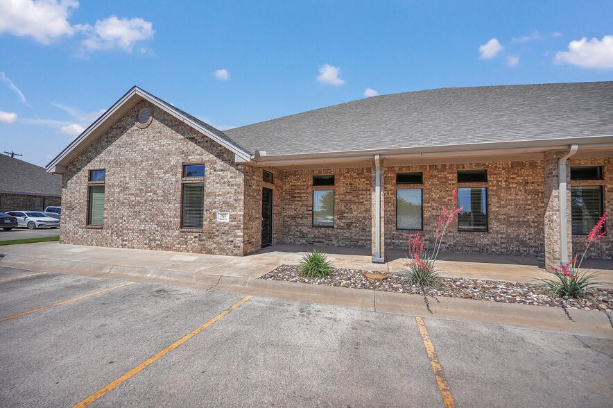 707 Tradewinds Blvd, Midland, TX for lease - Primary Photo - Image 1 of 12