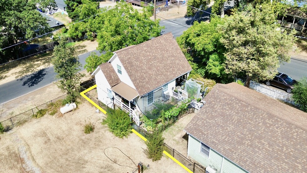 Sierra Foothills | 7.18% Cap Rate portfolio of 4 properties for sale on LoopNet.ca - Building Photo - Image 3 of 27