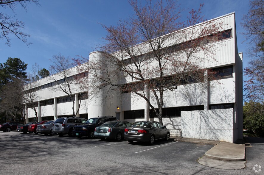 100 E Six Forks Rd, Raleigh, NC à louer - Photo du bâtiment - Image 3 de 9
