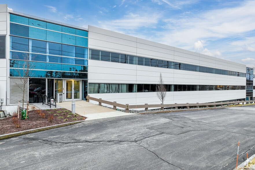 2 Technology Park Dr, Westford, MA à louer - Photo du bâtiment - Image 3 de 13