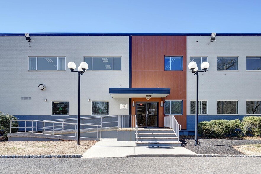 2 Princess Rd, Lawrenceville, NJ à louer - Photo du bâtiment - Image 3 de 21