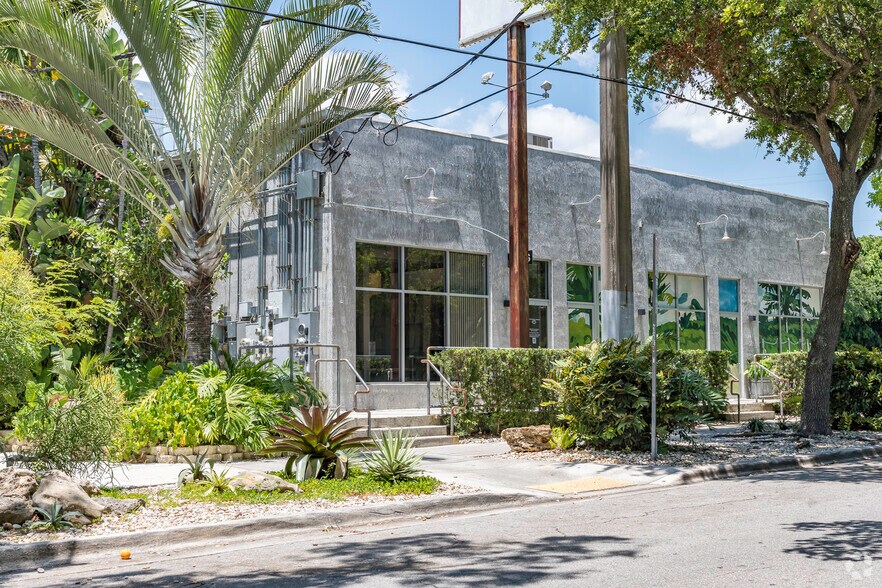 5582 NE 4th Ct, Miami, FL à louer - Photo du bâtiment - Image 1 de 4