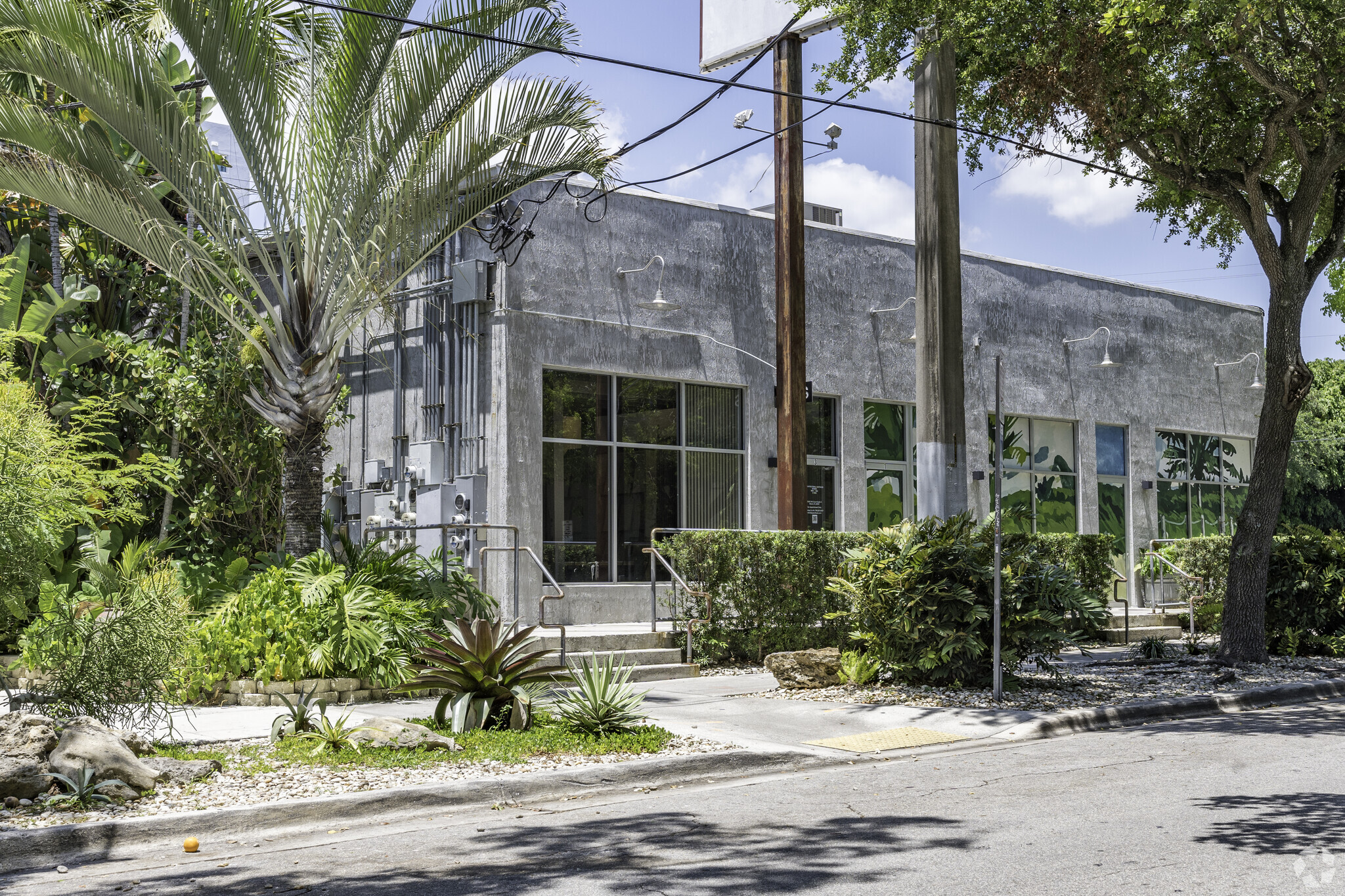 5582 NE 4th Ct, Miami, FL for lease Building Photo- Image 1 of 5