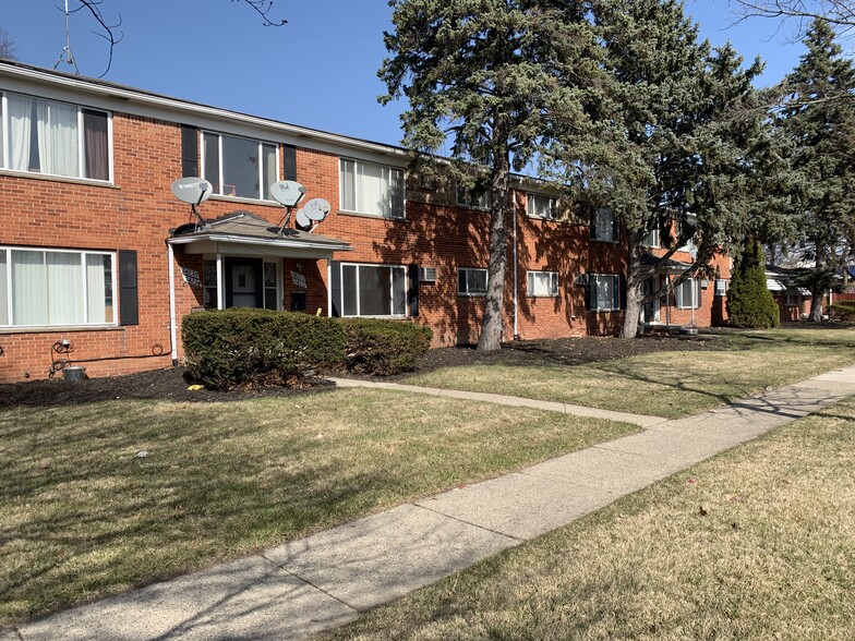 24106-24276 Ann Arbor Trl, Dearborn Heights, MI à vendre - Photo du bâtiment - Image 1 de 1