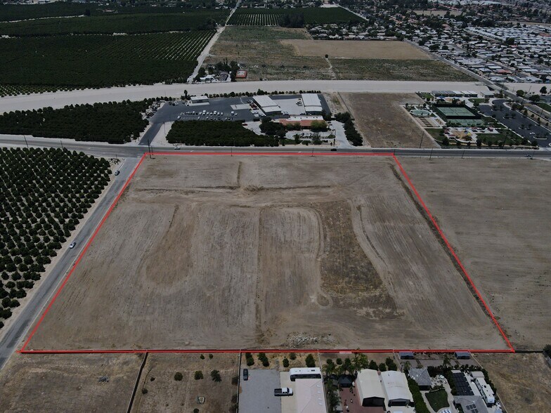 31130 Mark Ct, Hemet, CA à vendre - Photo du bâtiment - Image 2 de 23