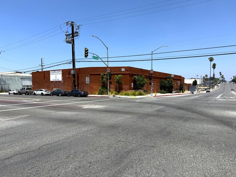 13435 S Broadway, Los Angeles, CA à vendre - Photo du bâtiment - Image 1 de 2
