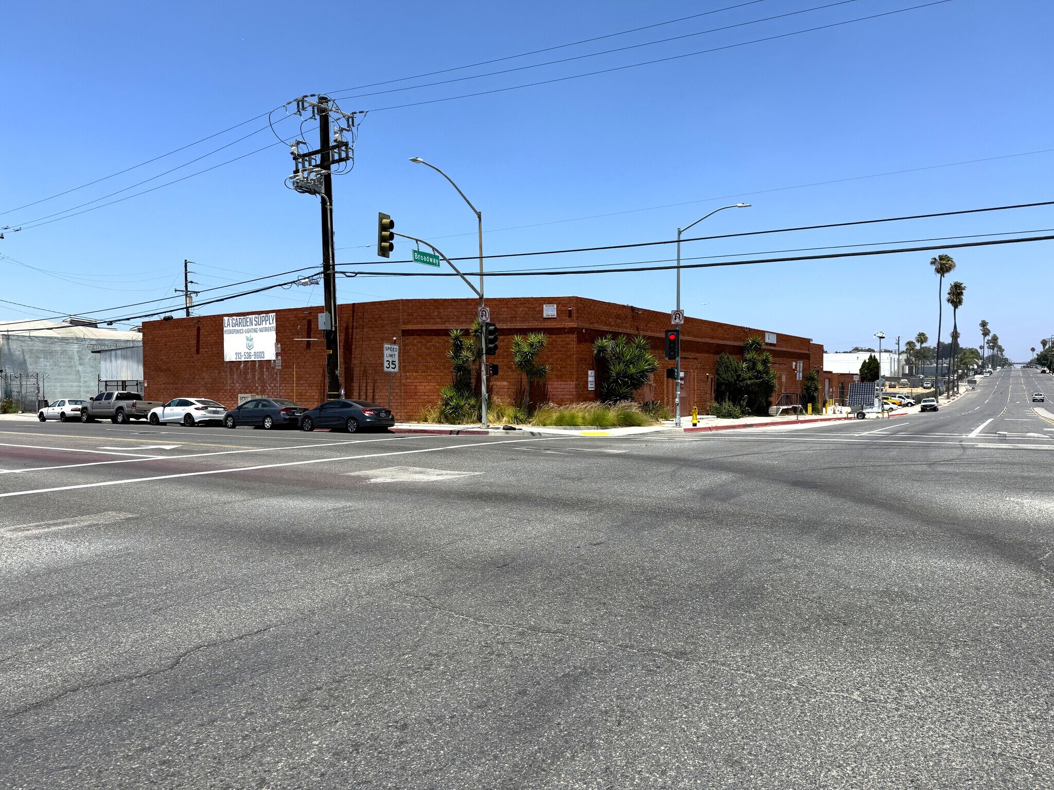 13435 S Broadway, Los Angeles, CA à vendre Photo du bâtiment- Image 1 de 3