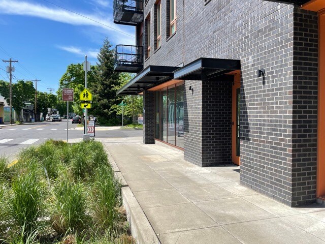 7428 N Charleston Ave, Portland, OR à louer - Photo du bâtiment - Image 3 de 23