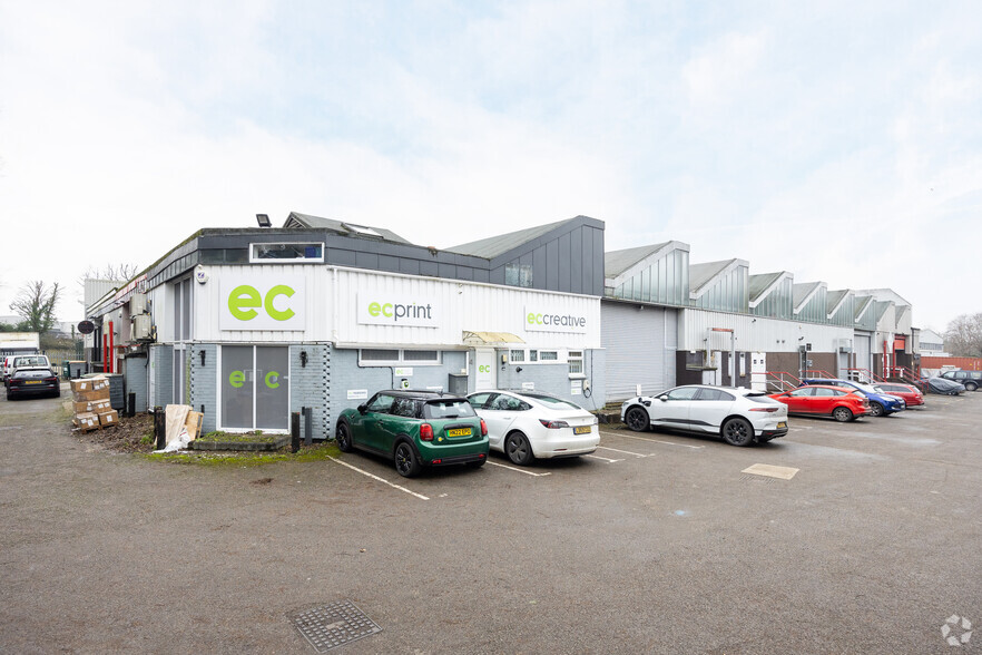 Bessemer Rd, Basingstoke for lease - Primary Photo - Image 1 of 5