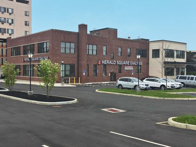 1 Herald Sq, New Britain, CT à louer - Photo du bâtiment - Image 2 de 13