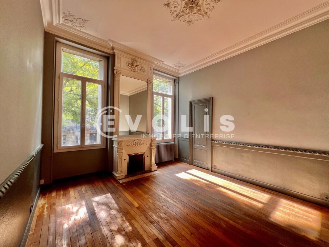 Office in Bordeaux for sale Interior Photo- Image 1 of 7
