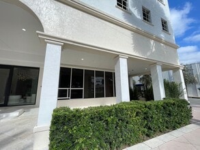 2000 Ponce de Leon Blvd, Coral Gables, FL for lease Interior Photo- Image 1 of 5