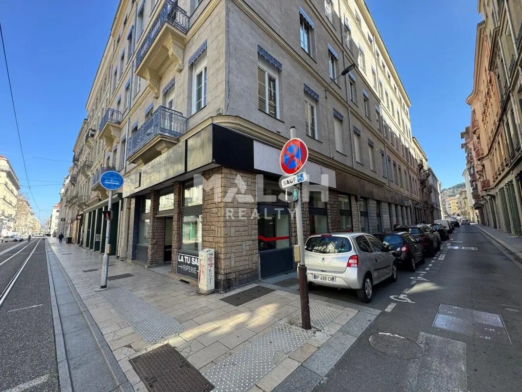 Retail in Saint-Étienne for lease Building Photo- Image 1 of 9