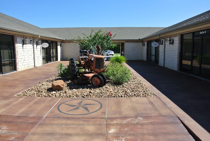 4003 W Stan Schlueter Loop, Killeen, TX à vendre - Photo du bâtiment - Image 3 de 14