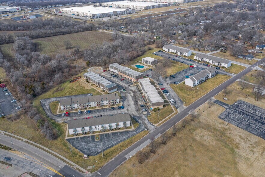 6820 Chapel Dr, Belton, MO à vendre - Aérien - Image 1 de 50