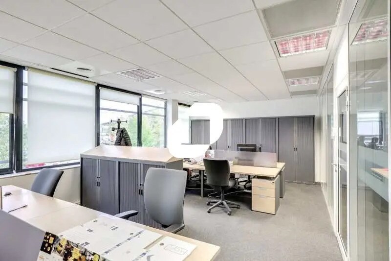 Office in Saint-Priest for lease Interior Photo- Image 1 of 3