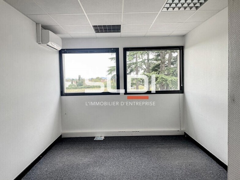 Rue Des Mercières, Rillieux-la-Pape for lease - Interior Photo - Image 1 of 9