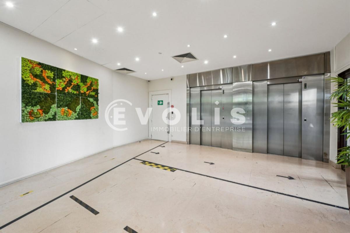 Office in Nogent-sur-Marne for lease Lobby- Image 1 of 14