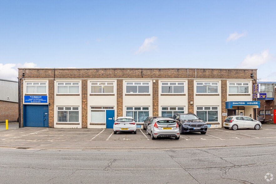 60 Windsor Ave, London for lease - Building Photo - Image 3 of 9