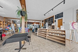 95-99 Principale Rue, St-François-Xavier-de-Brompton, QC à vendre Photo intérieure- Image 1 de 2