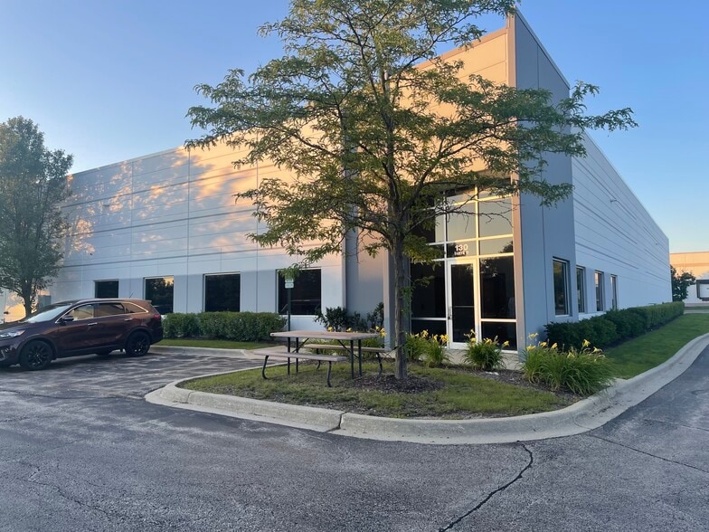 130 Prairie Lake Rd, East Dundee, IL for lease - Primary Photo - Image 1 of 1