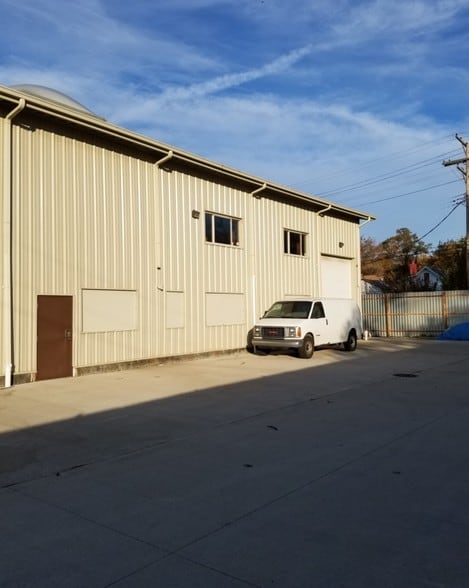 2203-2221 E McNichols Rd, Detroit, MI for lease - Building Photo - Image 2 of 2