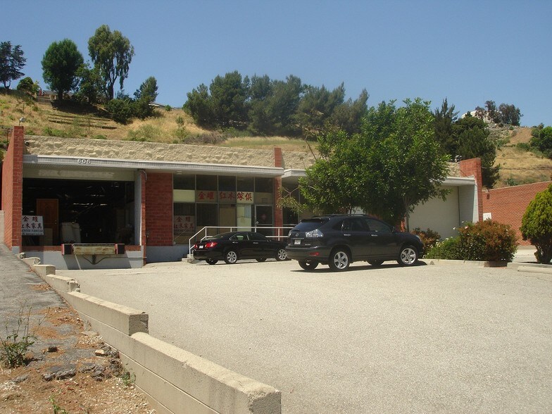 605-605 Monterey Pass Rd, Monterey Park, CA à louer - Photo du bâtiment - Image 3 de 4
