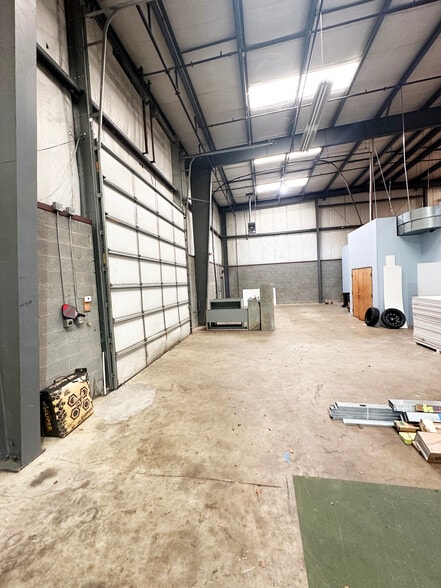 21530 Blackwood Ct, Sterling, VA for lease - Interior Photo - Image 3 of 8