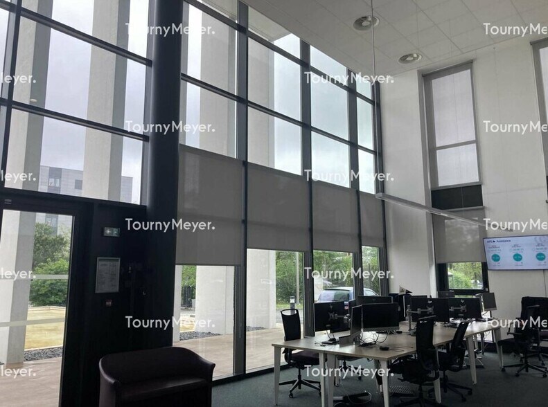 Office in Merignac for lease - Building Photo - Image 2 of 12